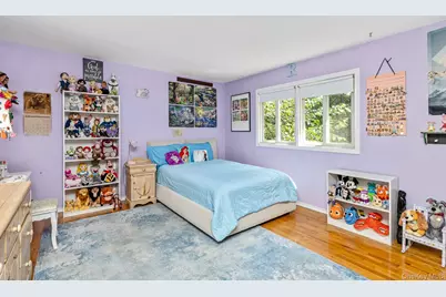 1 Valleywood Court W, Saint James, NY 11780 - Photo 18