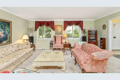 1 Valleywood Court W, Saint James, NY 11780 - Photo 8