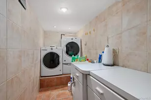 1118 Howard Dr, Westbury, NY 11590 - Photo 14
