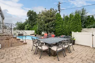 1118 Howard Dr, Westbury, NY 11590 - Photo 22