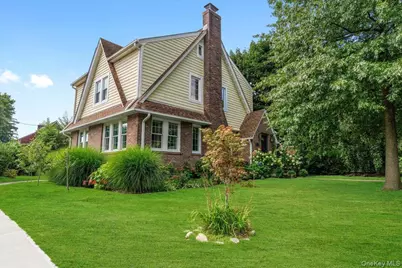 15 Parkview Court, White Plains, NY 10603 - Photo 2