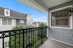 469 Pacing Way, Westbury, NY 11590 - Photo 18