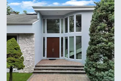 25 Wildwood Drive, Syosset, NY 11791 - Photo 2