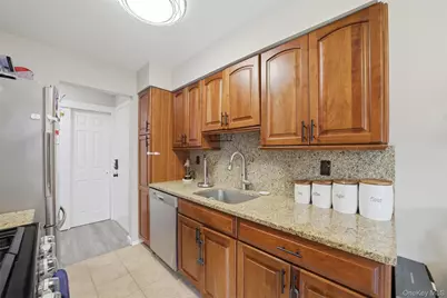 25 College Avenue #707, Nanuet, NY 10954 - Photo 12