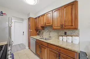25 College Ave, Nanuet, NY 10954 - Photo 12