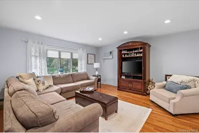 15 Eleanor Road, Plainview, NY 11803 - Photo 4
