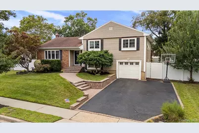 15 Eleanor Road, Plainview, NY 11803 - Photo 2