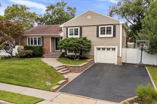 15 Eleanor Rd, Plainview, NY 11803 - Photo 2