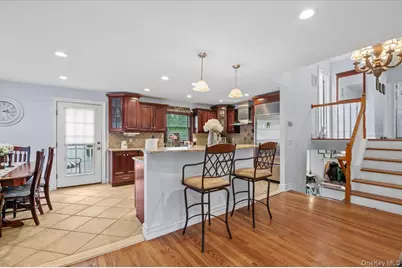 15 Eleanor Road, Plainview, NY 11803 - Photo 8