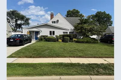 27 Wheelbarrow Lane, Wantagh, NY 11793 - Photo 2