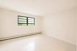 95 W Lake Dr, Lindenhurst, NY 11757 - Photo 30