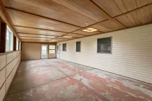 95 W Lake Dr, Lindenhurst, NY 11757 - Photo 32