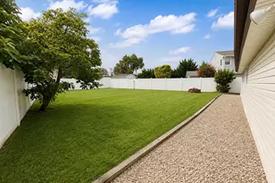 95 W Lake Dr, Lindenhurst, NY 11757 - Photo 38