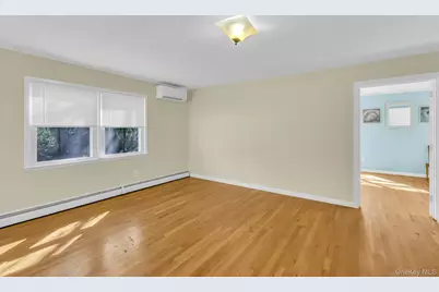 13 Argonne Road W, Hampton Bays, NY 11946 - Photo 8