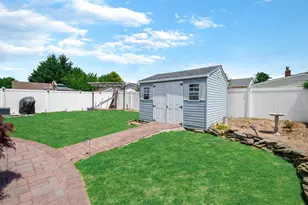 208 N 3rd St, Bethpage, NY 11714 - Photo 12