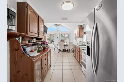 208 N 3rd Street, Bethpage, NY 11714 - Photo 4