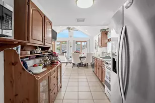 208 N 3rd St, Bethpage, NY 11714 - Photo 4