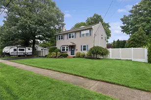 25 N Ocean Ave, Center Moriches, NY 11934 - Photo 32