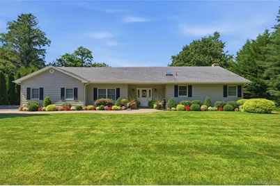 15 Brandywine Drive, East Setauket, NY 11733 - Photo 2