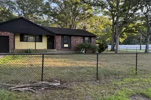 44 Plum St, Central Islip, NY 11722 - Photo 2