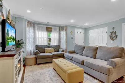 219 Medea Way, Central Islip, NY 11722 - Photo 4