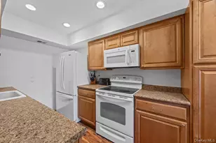 21 Alhambra Dr, Oceanside, NY 11572 - Photo 10