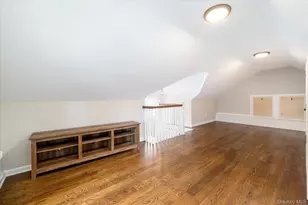 42 Woodland Ave, Rockville Centre, NY 11570 - Photo 16