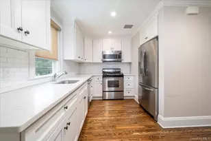 42 Woodland Ave, Rockville Centre, NY 11570 - Photo 6
