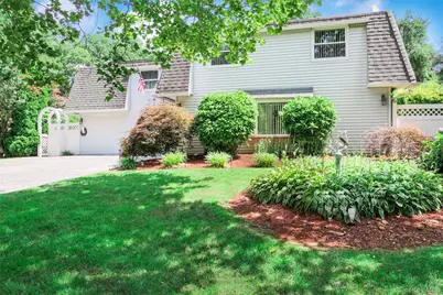 17 Sundial Lane, Bellport, NY 11713 - Photo 2