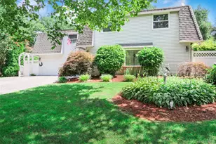 17 Sundial Ln, Bellport, NY 11713 - Photo 2