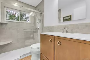 42 Dock Ln, Wantagh, NY 11793 - Photo 14