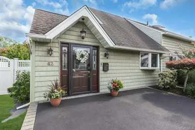 42 Dock Lane, Wantagh, NY 11793 - Photo 2