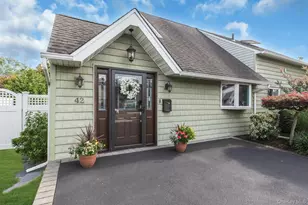 42 Dock Ln, Wantagh, NY 11793 - Photo 2