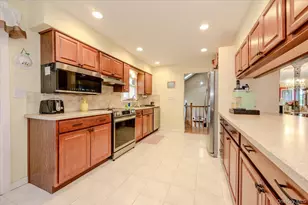 694 Pease Ln, West Islip, NY 11795 - Photo 14
