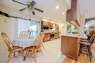 694 Pease Ln, West Islip, NY 11795 - Photo 12