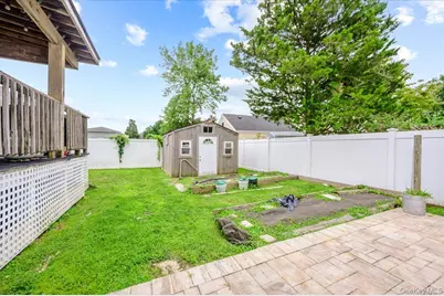 694 Pease Lane, West Islip, NY 11795 - Photo 2