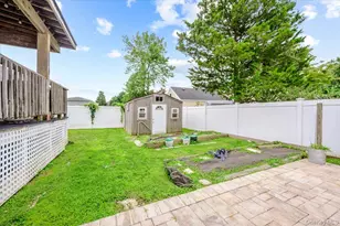 694 Pease Ln, West Islip, NY 11795 - Photo 2