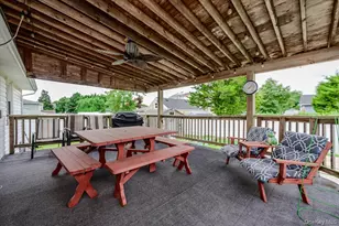 694 Pease Ln, West Islip, NY 11795 - Photo 4