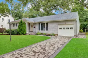 61 Gridley St, West Islip, NY 11795 - Photo 2