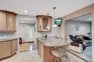 61 Gridley St, West Islip, NY 11795 - Photo 8