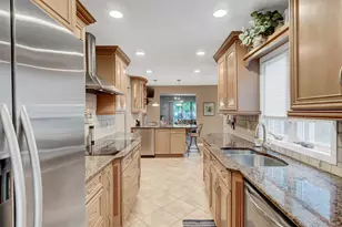 61 Gridley St, West Islip, NY 11795 - Photo 4