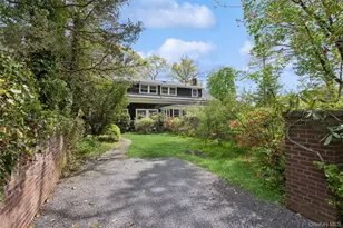 208A Wheatley Rd, Old Westbury, NY 11568 - Photo 2