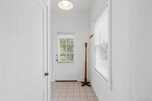 208A Wheatley Rd, Old Westbury, NY 11568 - Photo 6