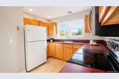 53 Village Circle E #E053, Manorville, NY 11949 - Photo 4