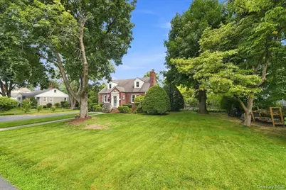 332 Kelly Street, Hawthorne, NY 10532 - Photo 2
