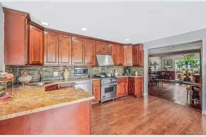 64 Mowbray Avenue, Bay Shore, NY 11706 - Photo 8