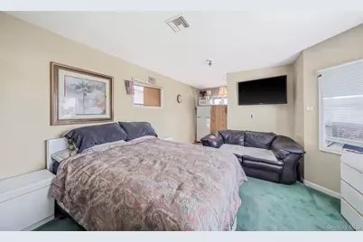 64 Mowbray Avenue, Bay Shore, NY 11706 - Photo 30