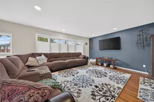 395 Bunker Dr, Oceanside, NY 11572 - Photo 4