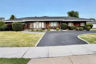 89 Bruce Ave, Hicksville, NY 11801 - Photo 6