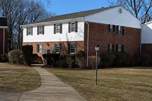 7 Essex Ln, Suffern, NY 10901 - Photo 2